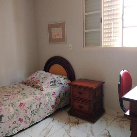 Casa Amarela Apartment อูเบร์ลังเจีย ภายนอก รูปภาพ